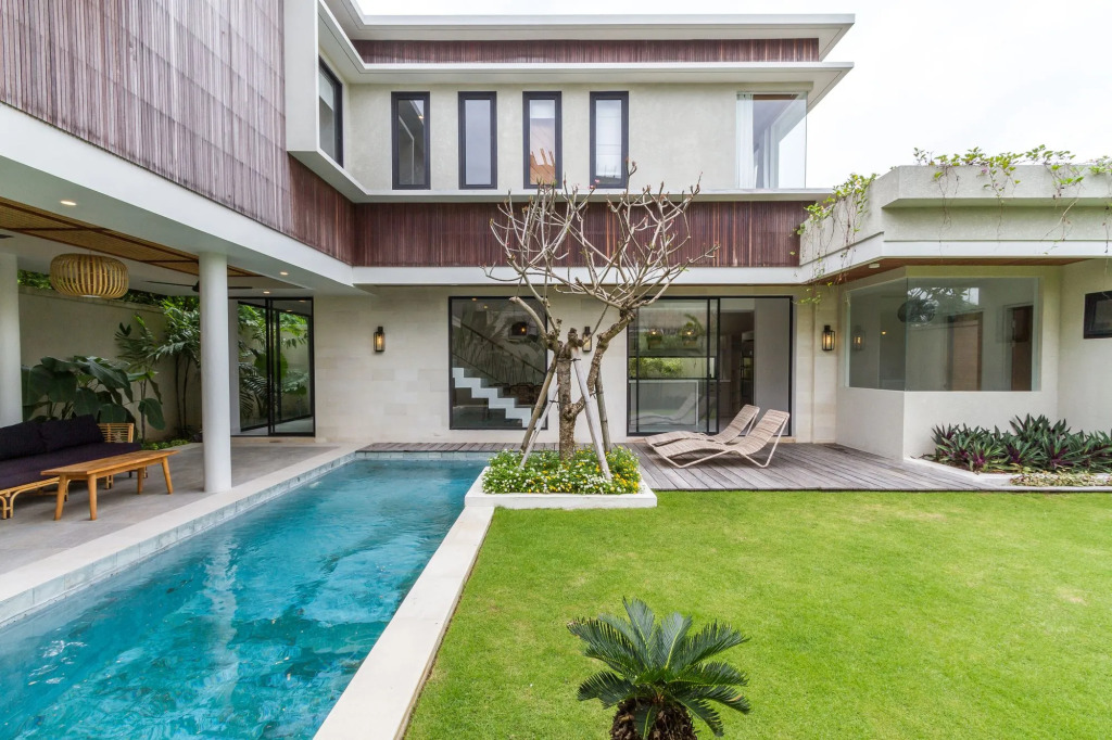 Villa Nestor - New Contemporary 3bd villa next to the Beach