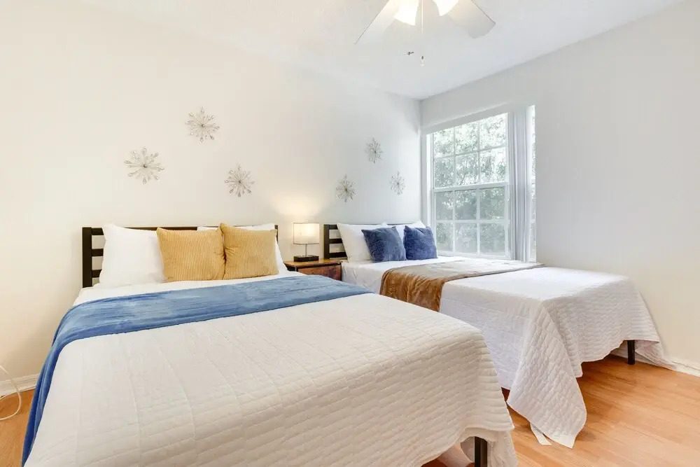 Condo w/ Pool Access & Patio: 8 Mi to Disney!
