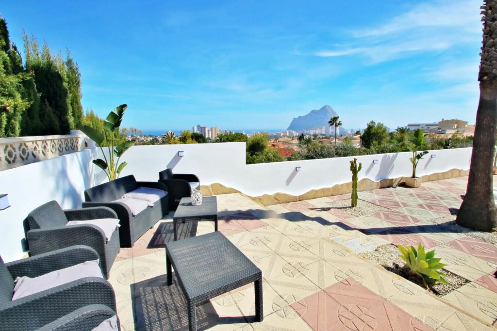 Aaron - holiday home with stunning views and private pool in Calpe