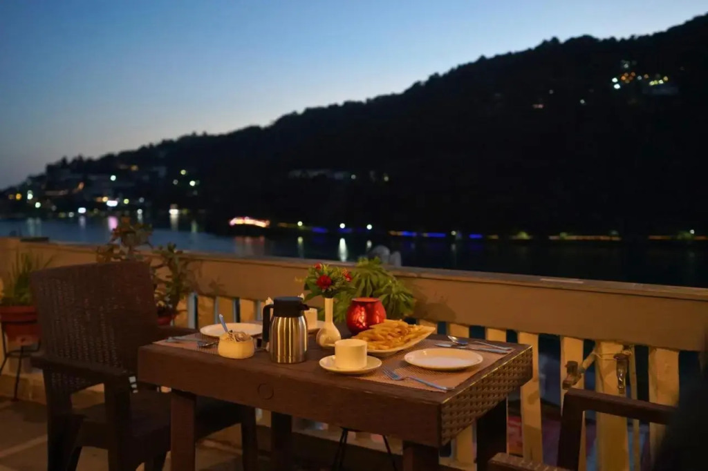 Hotel Silverton (180 lake view)