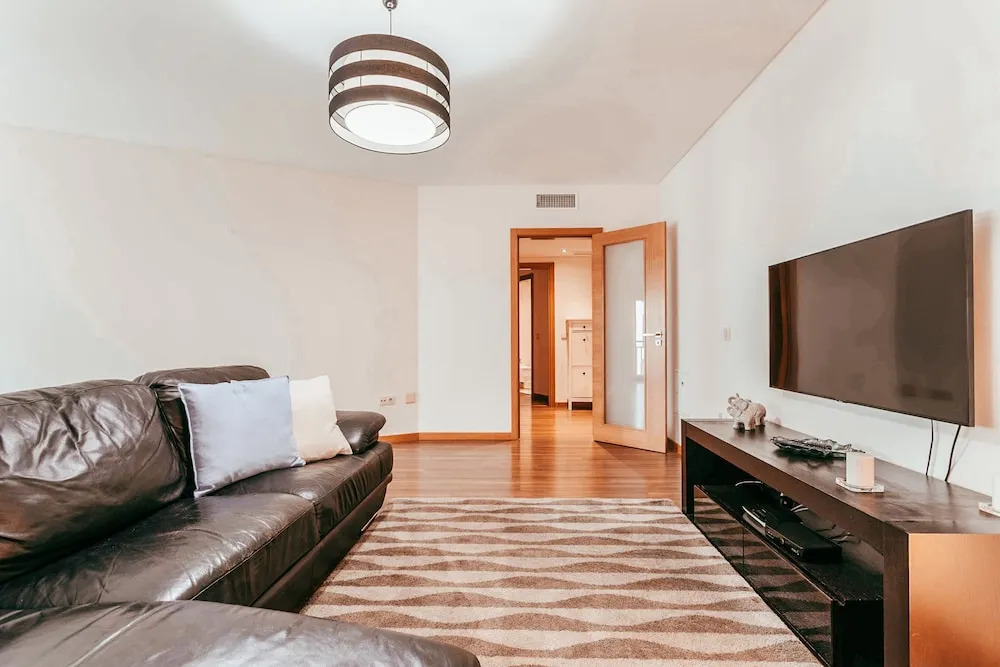 Modern Elegant 2 Bedroom in Amadora by GT House