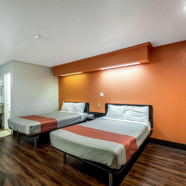 Motel 6 San Antonio, TX - Frost Bank Center