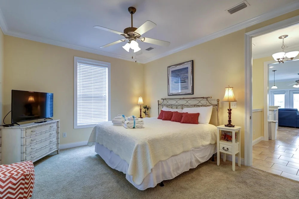 413 la Valencia Circle by BlueSwell