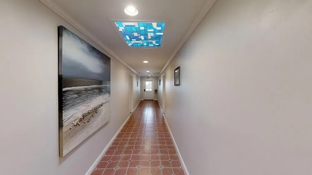 King Street 1 bedroom suite walk to Historic Downtown apts
