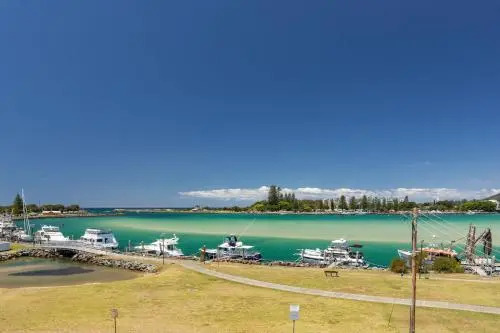 Shoreline 7 With 180 Degree Water Views