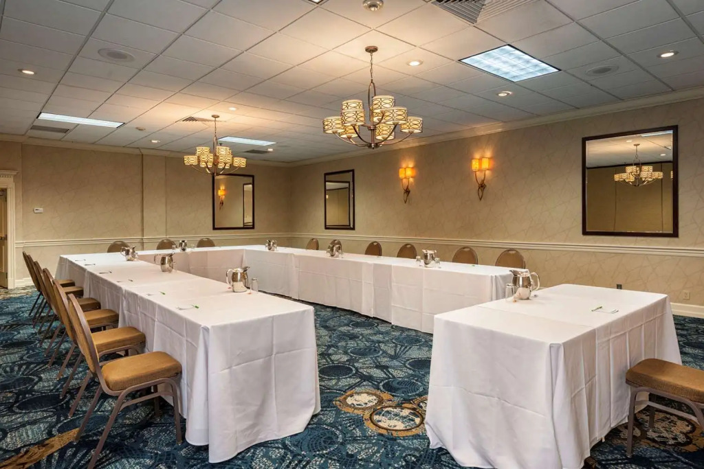 Holiday Inn Cleveland Strongsville Arpt
