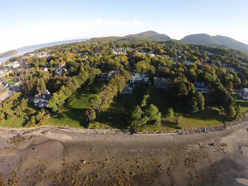 Saltair Inn Waterfront B&B