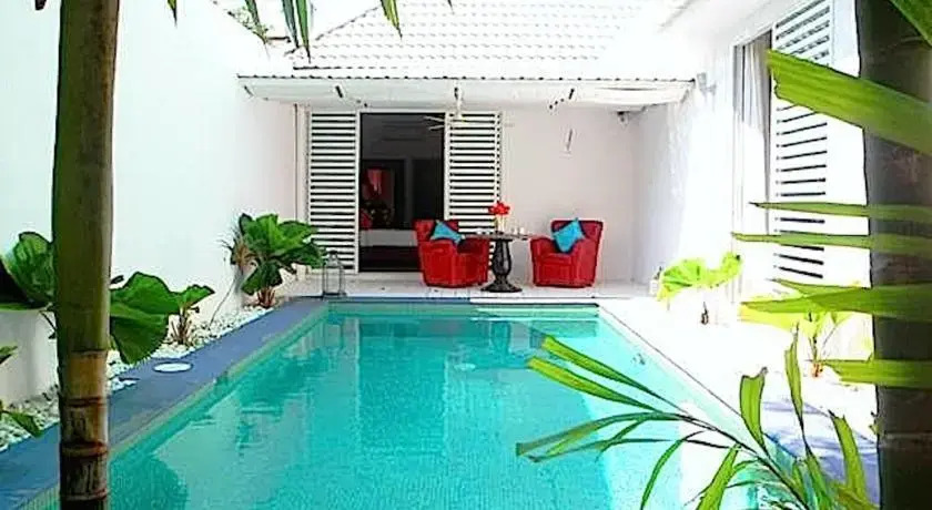 Cozy Pool Holiday home