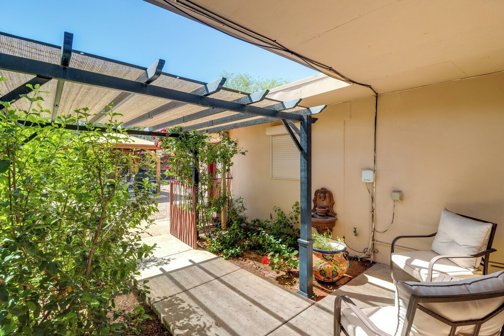 Shared Hot Tub + Fire Pit: Tucson Casita By Hiking