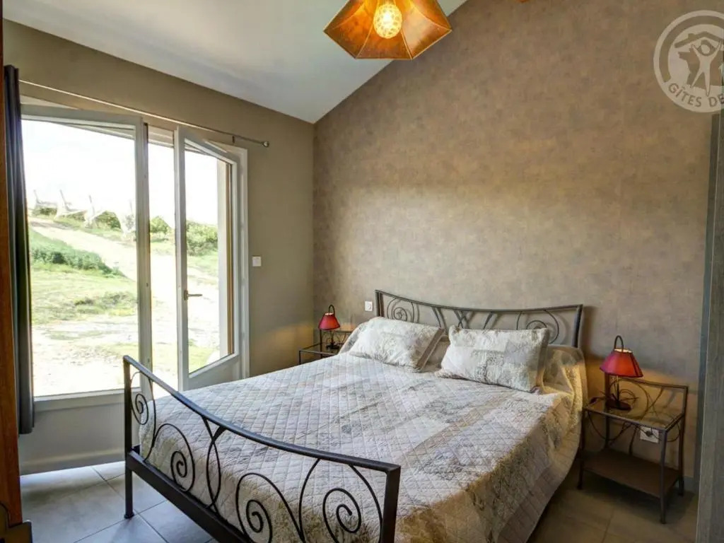Gîte confortable à Genilac avec terrasse et jardin, idéal pour 2 personnes - FR-1-496-114