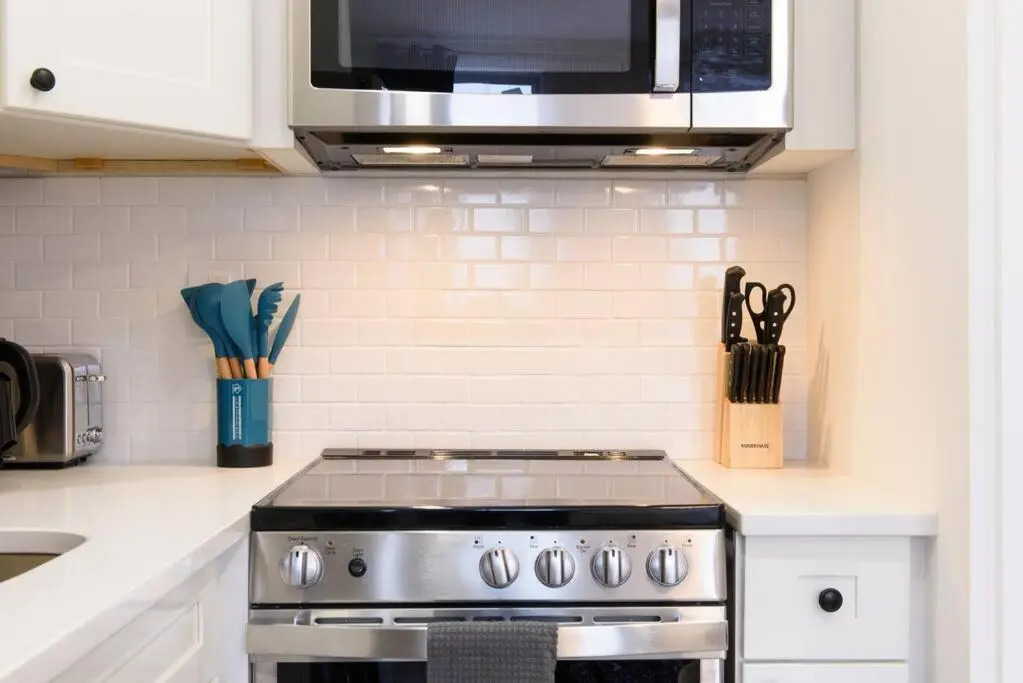 240-11 New Studio Prime Upper East W D