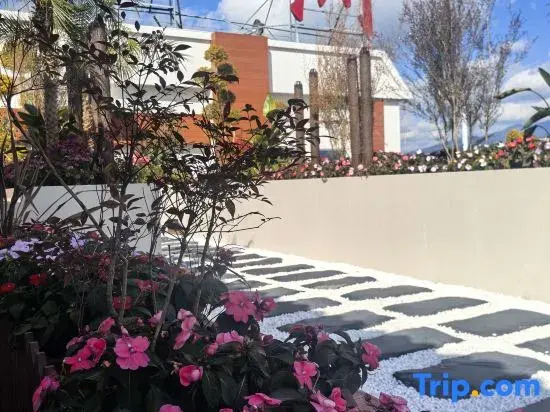 Tengchong Yuzhou Hot Spring Hote
