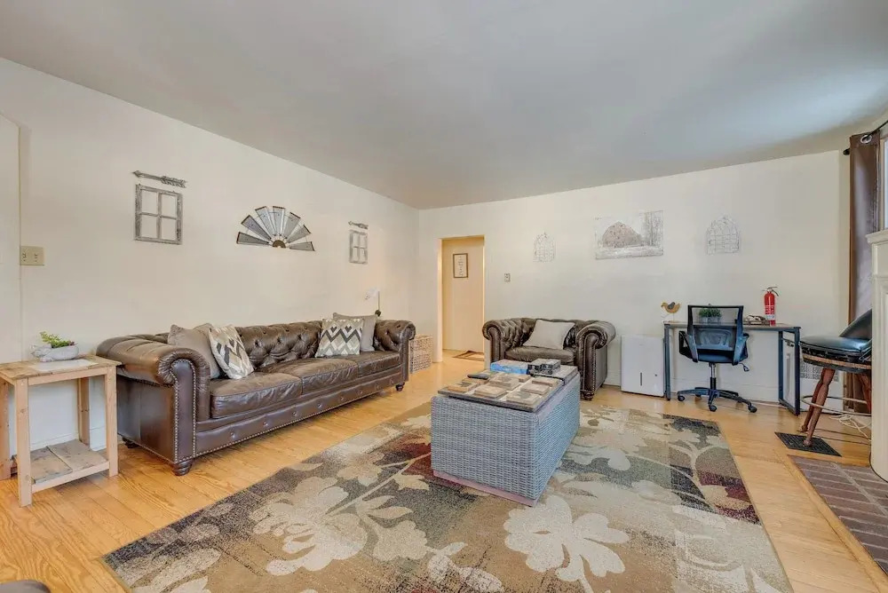 Explore the Poconos! Cozy Creekside Cabin w/ Patio