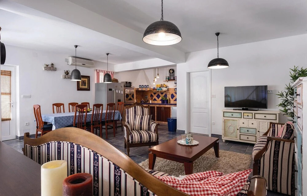 Luxurious Home In Kornic