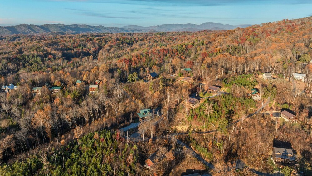 Hot Tub, Game Loft, Open Living, Minutes to Downtown Gatlinburg Whisper Cabin by Avantstay