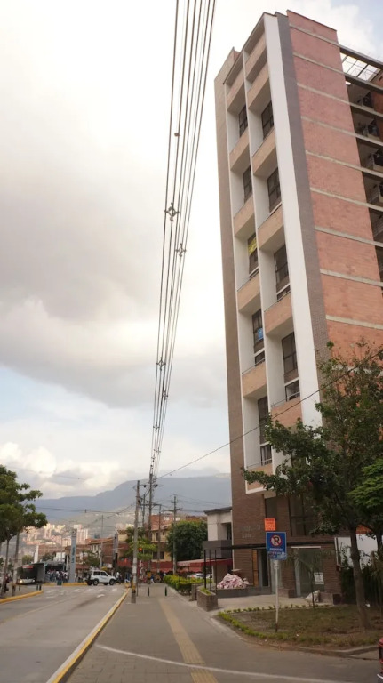 Belen Apartaloft Near Molinos Shopping Center and to the Metro Plus Metro Statio