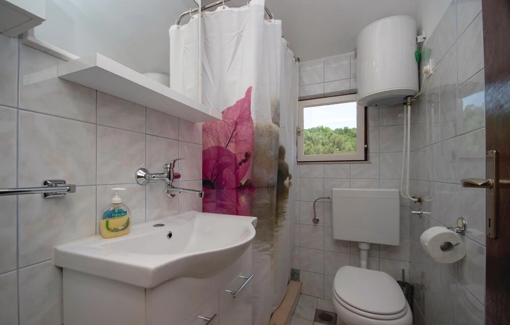 Amazing Home in Tankaraca With Wifi and 4 Bedrooms