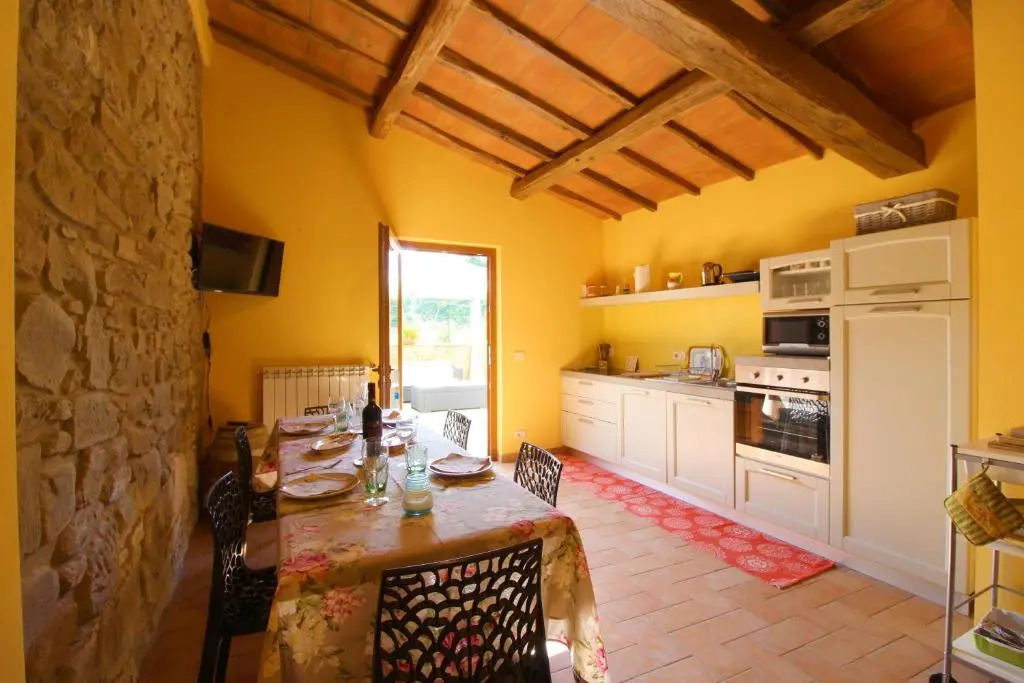 Stunning Private Villa for 4 Guests With Wifi, Private Pool, TV, Veranda, Pets Allowed and Parking