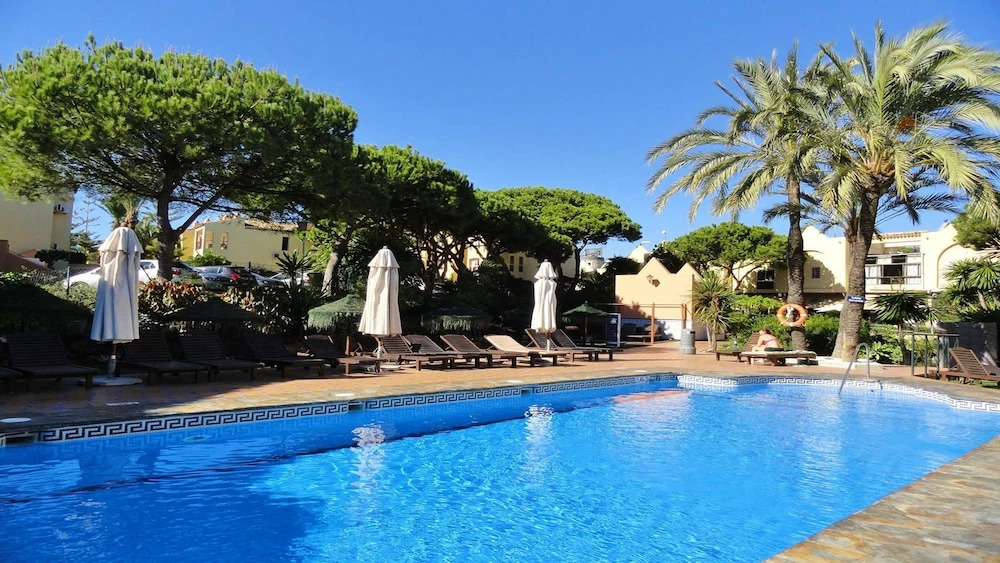 Dona Lola Sandra - Frontline beach house with full sea views within a short drive to Marbella  CS108