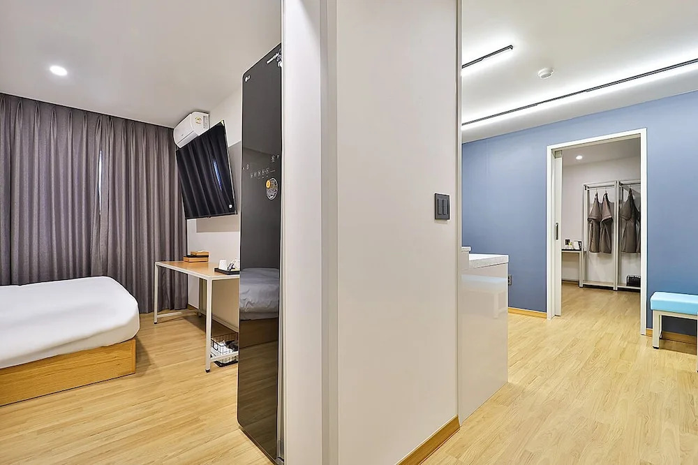 Calmrest Hotel