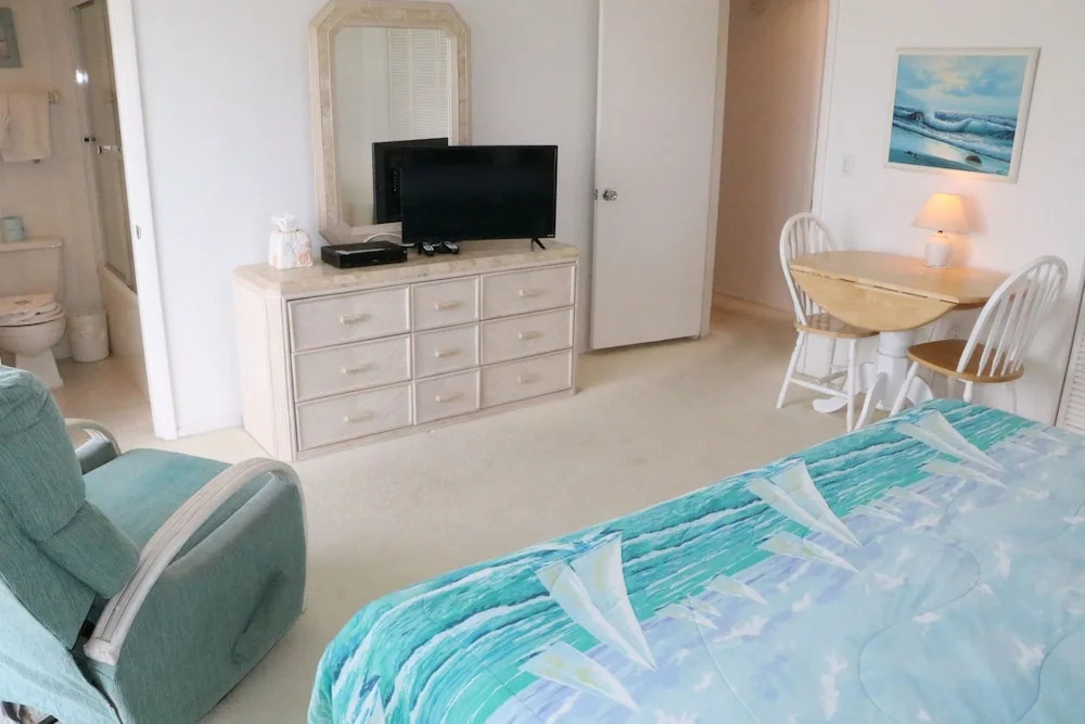 Jamaica Royale 805 Top Floor With Amazing Views! 2 Bedroom Condo