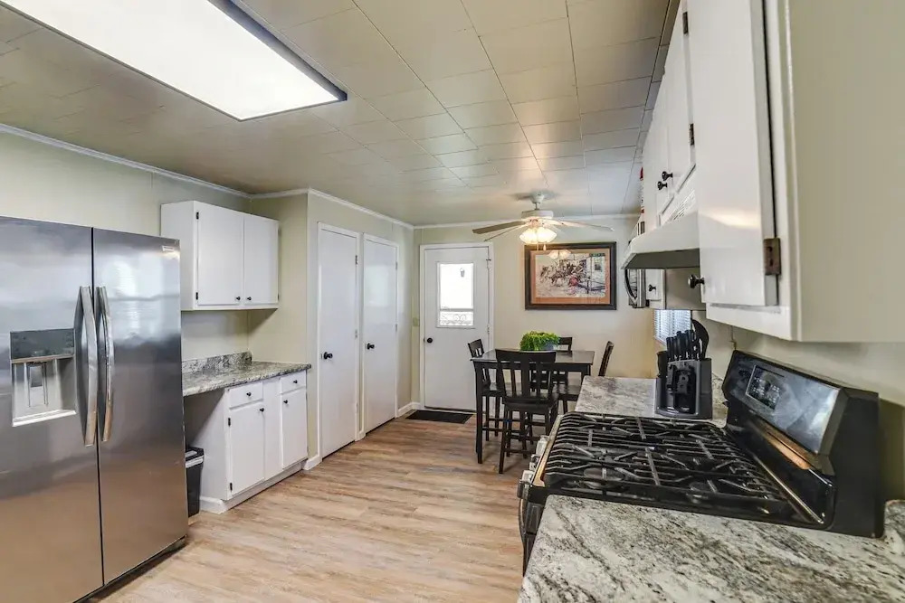 Walk to River: Oacoma Home w/ Dog-friendly Yard!