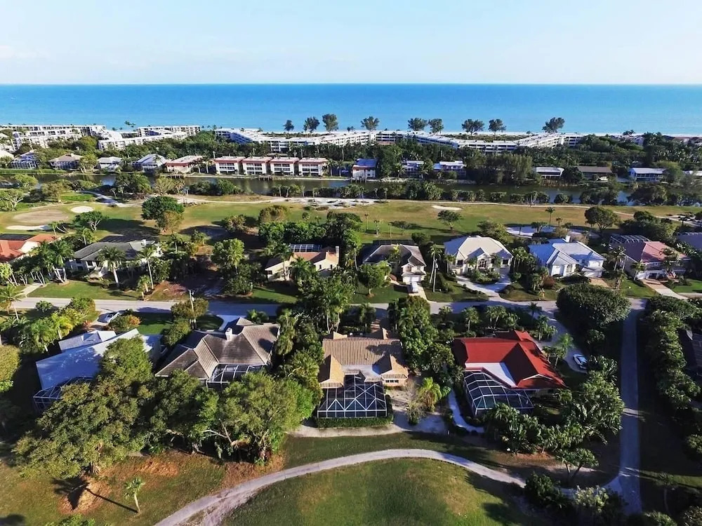On The Green - Golfers Dream Home! 3 Bedroom Home