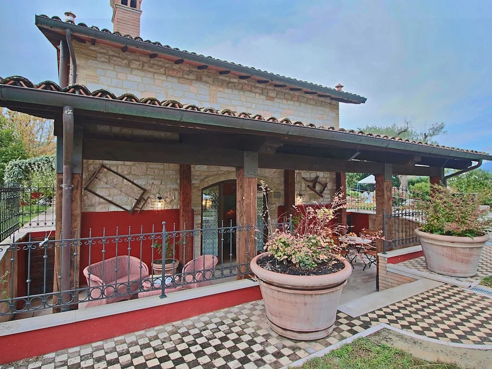 Family Cottage in Cagli with Pool
