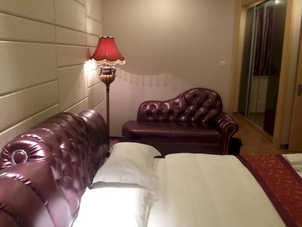 Bojing Hopson Plaza Apartment Hotel - Room 1803