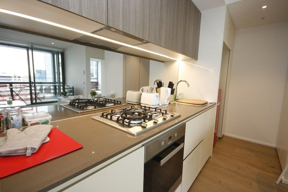 Onelife Docklands Luxury Apartment