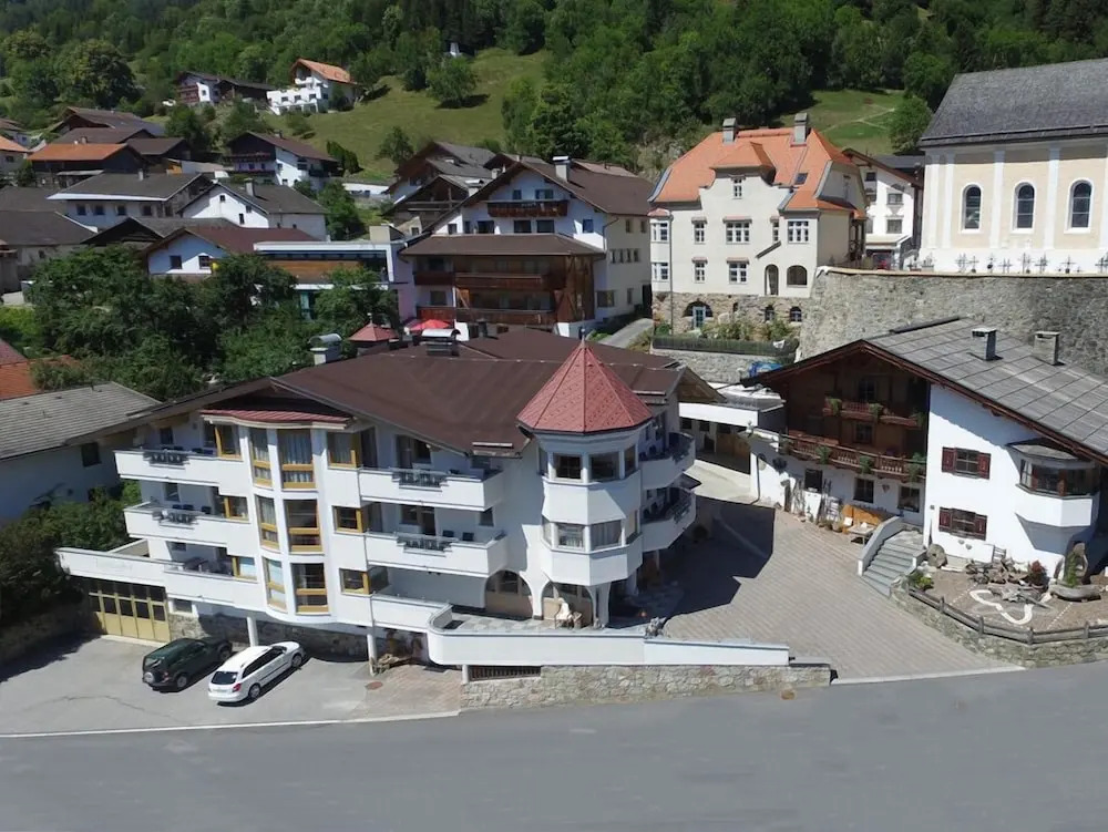 LAUDEGGHOF Ladis - Apartments with Castle Views