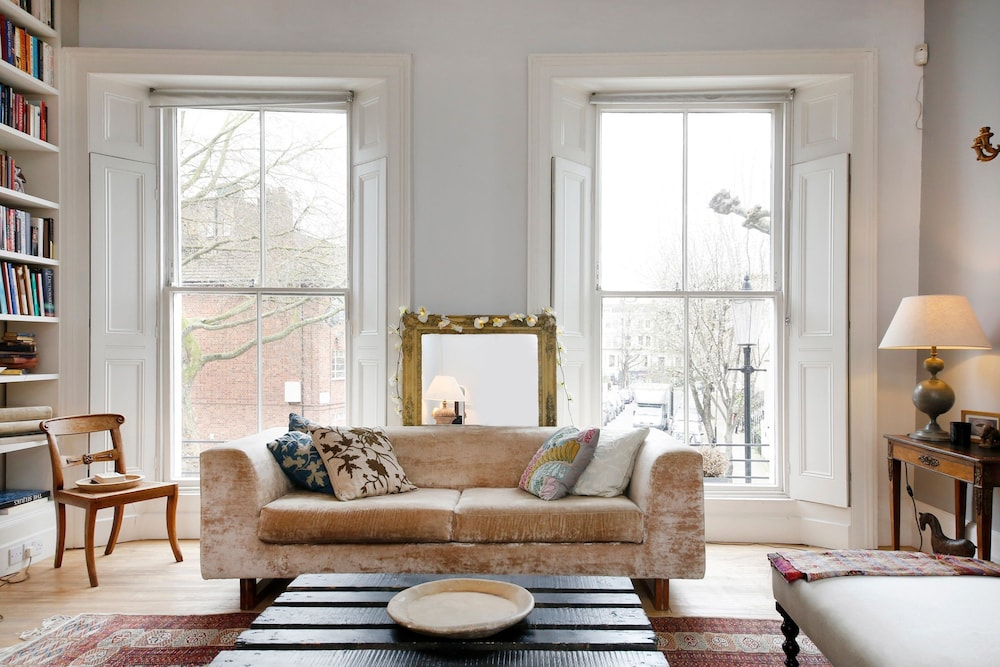 3 Bedroom Notting Hill House With Balcony