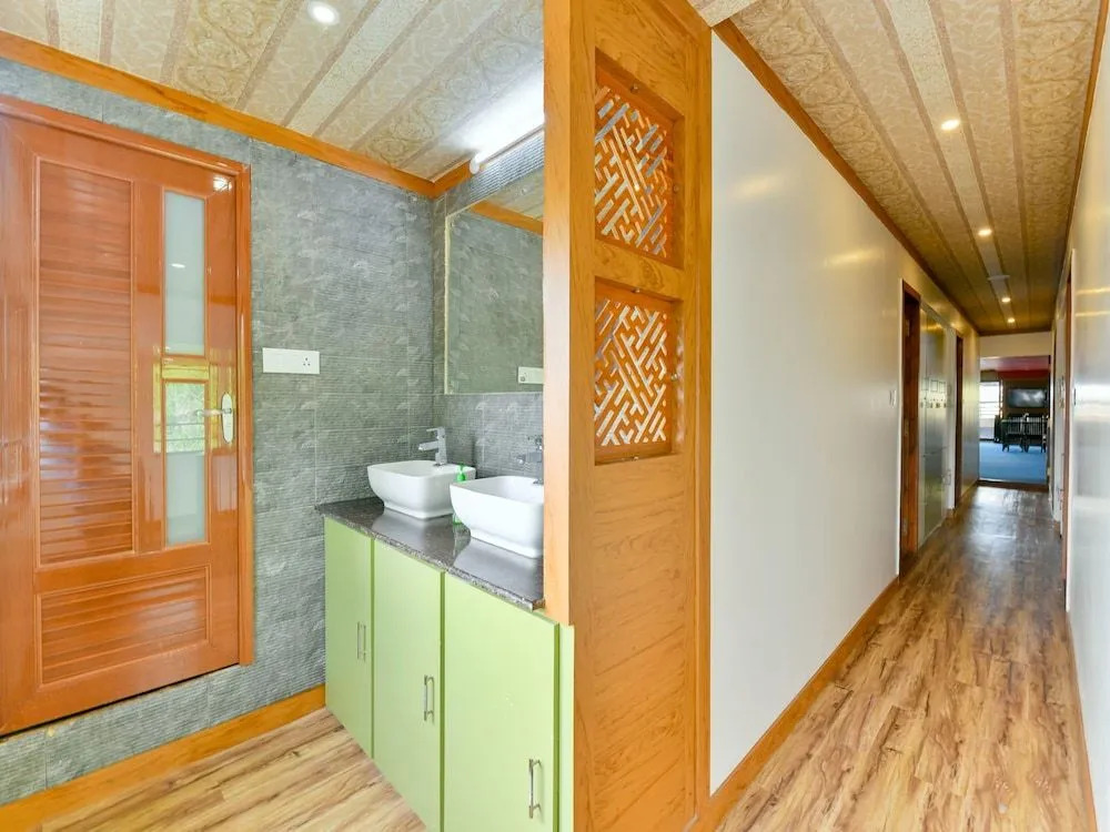 OYO 16838 Big B Houseboat 10 BHK