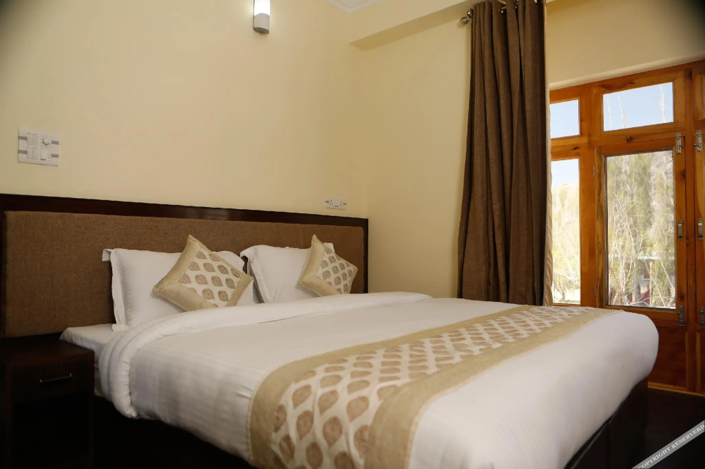 OYO 11490 Hotel Royal Hill