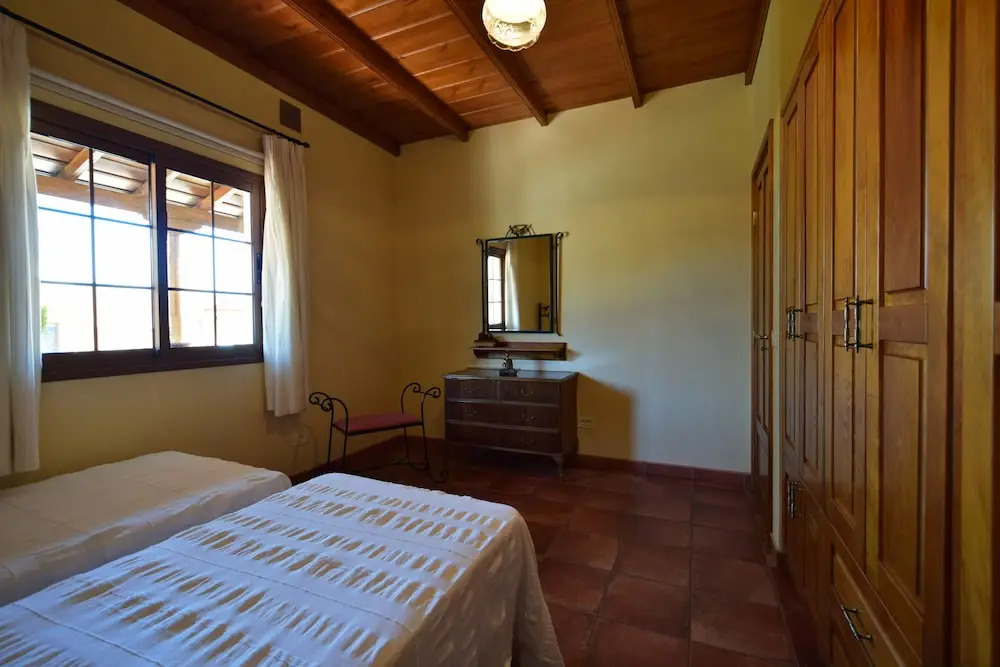 Casas Rurales Tola