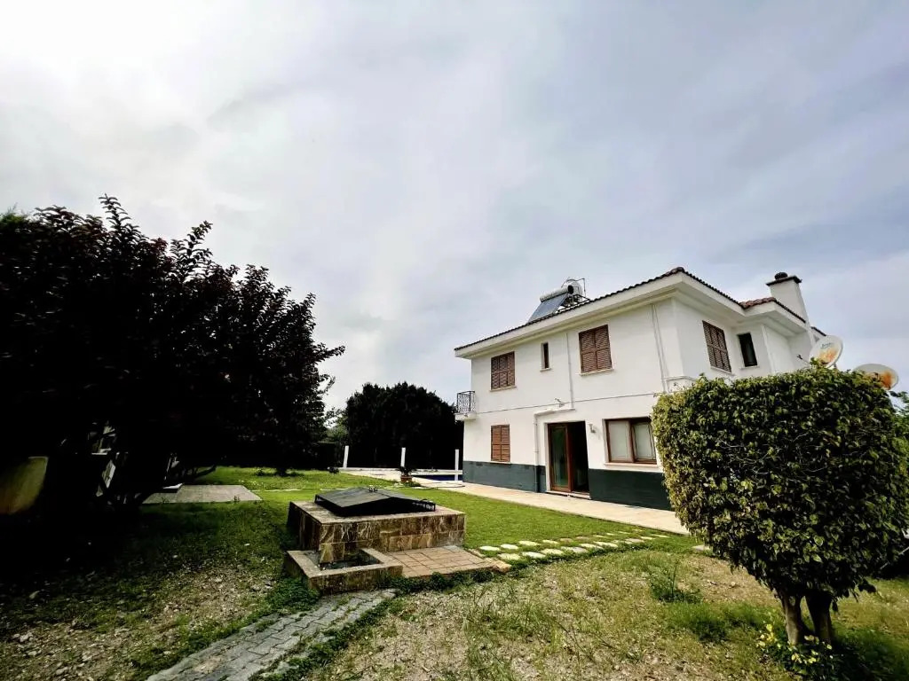 Separate Villa With Pool and Garden in Lefkosa