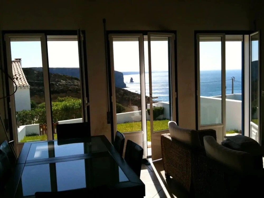 Moradia Perto da Praia da Arrifana, by Izibookings
