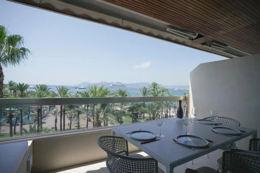 Blvd De La Croisette 82A, Cannes, La Réale