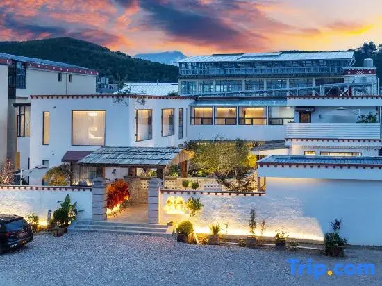 Youyin Lanshan Leisurely Garden Oxygen Homestay (Dukezong Ancient City Dafo Temple Prayer Wheel)