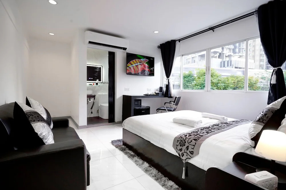 Thonglor Suites Hotel