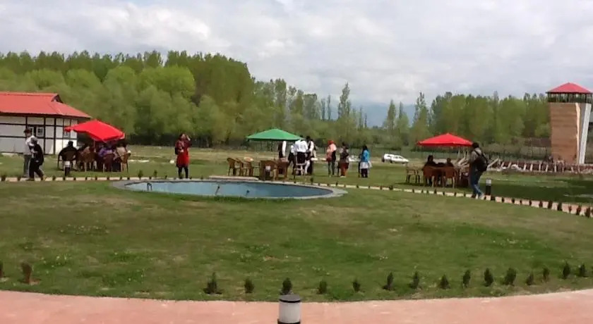 Hotel Pine Spring Srinagar Nowgam