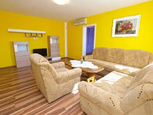 Apartment with pool 1138