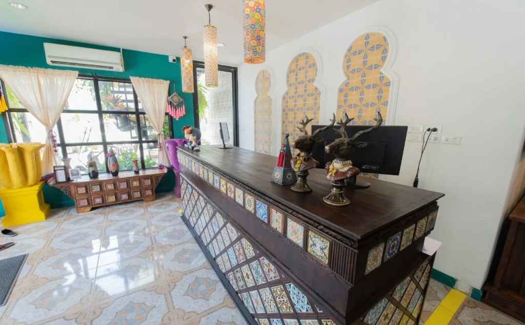 Yellow Lamoon Hotel