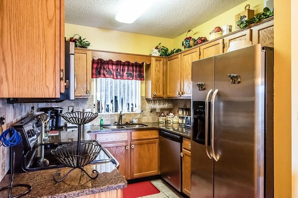 New Listing! Updated W/ Pools & Hot Tub 2 Bedroom Condo