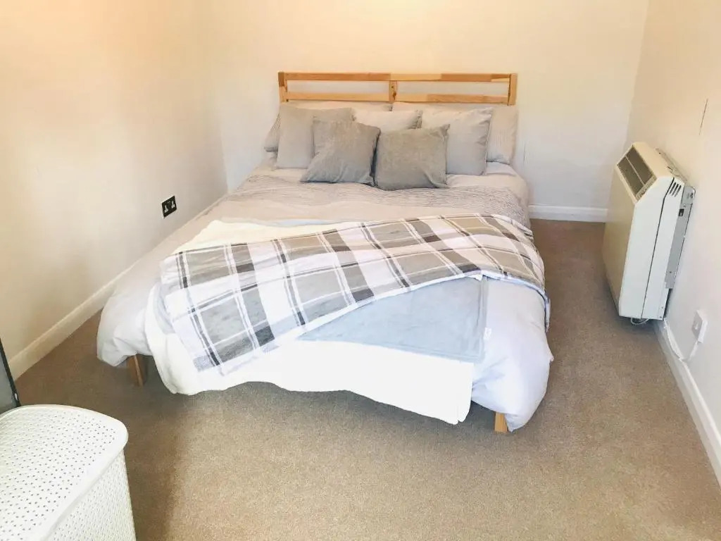 Aston Henry James Cookham Road Cosy flat close to town centre