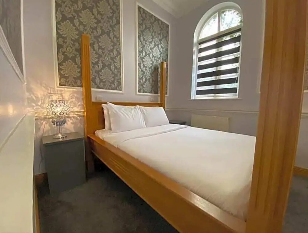 Baylis Park Hotel