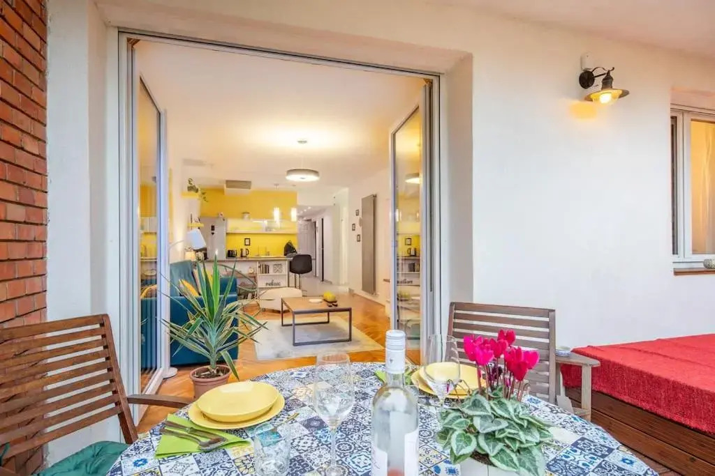 Cozy Apartment with Garden in the Castle District