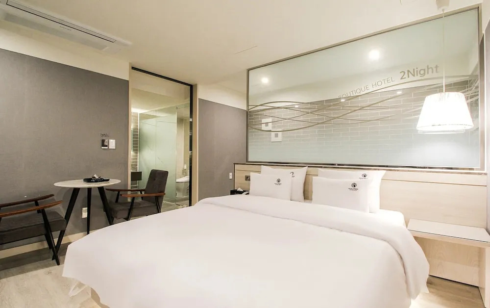 2Night Hotel