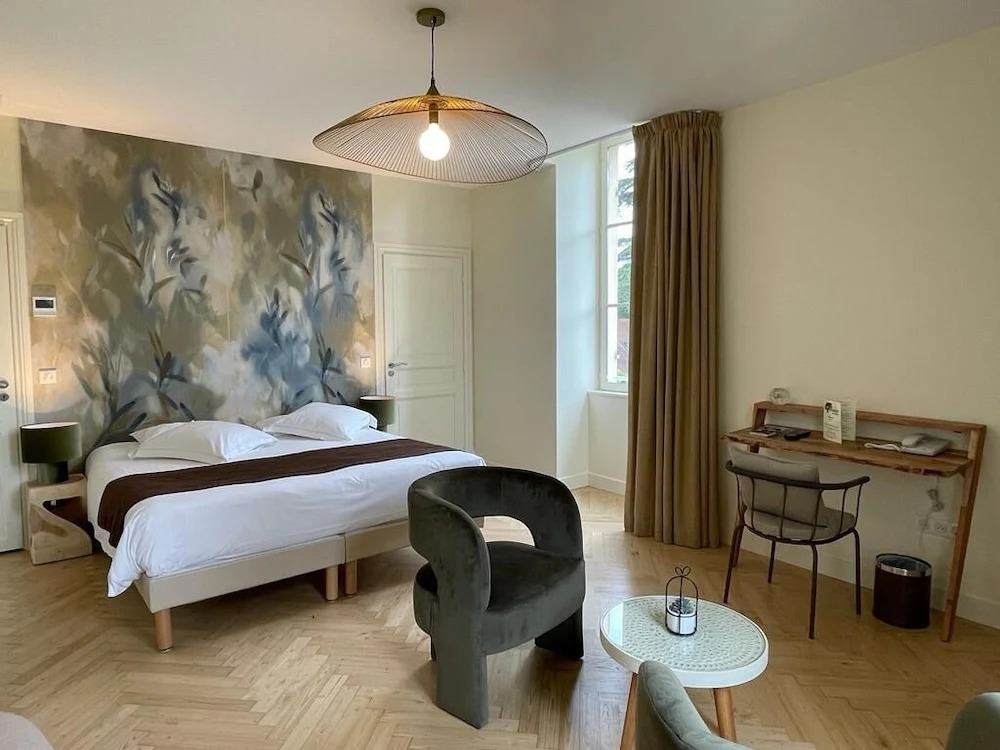 Hôtel & Restaurant - Le Manoir des Cèdres - piscine extérieure et climatisation