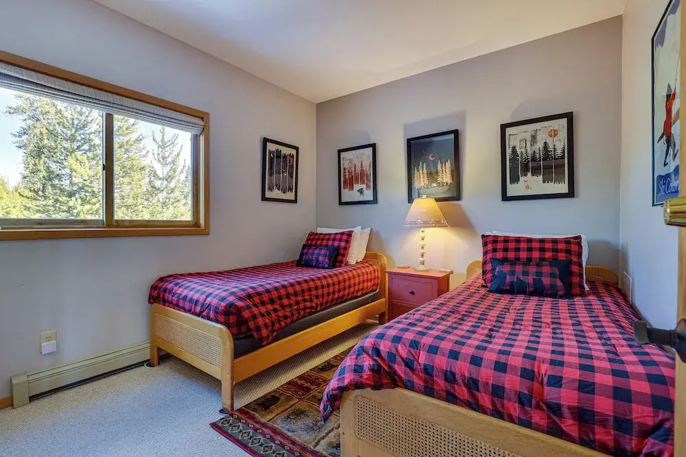 Heated Pool Access + Near Skiing: Colorado Retreat